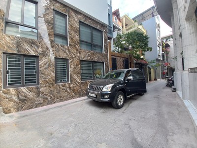 Cần người phụ bán đồ uống tại cửa hàng 681