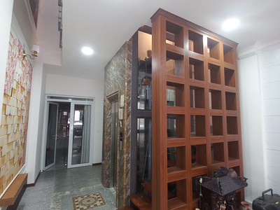 Cần người phụ bán đồ uống tại cửa hàng 640
