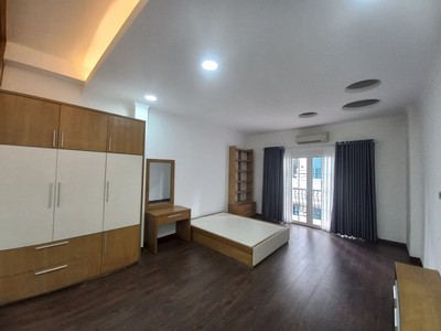 Cần người phụ bán đồ uống tại cửa hàng 684