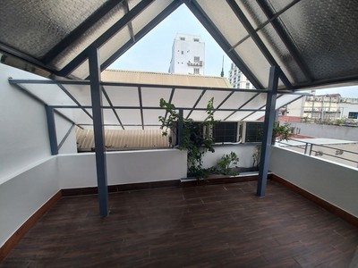 Cần người phụ bán đồ uống tại cửa hàng 643