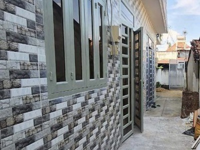 Cần người phụ bán đồ uống tại cửa hàng 652