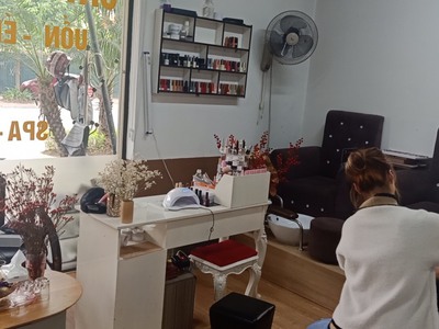 Cần người phụ bán đồ uống tại cửa hàng 664