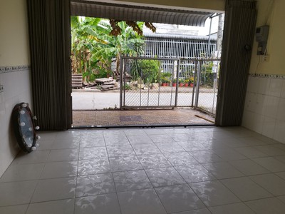 Cần người phụ bán đồ uống tại cửa hàng 2120