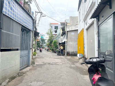 Cần người phụ bán đồ uống tại cửa hàng 1106