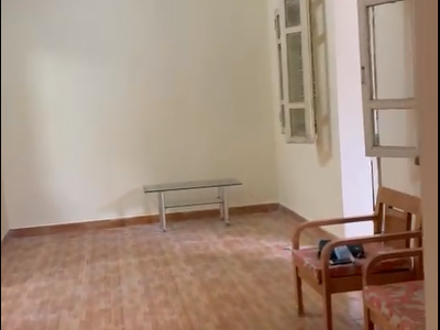 Cần bán nhà CĂN HỘ TẬP THỂ, TẦNG 4, Phố Vọng Hà, Quận Hoàn kiếm, Hà Nội, rất thuận tiện đi lại 0