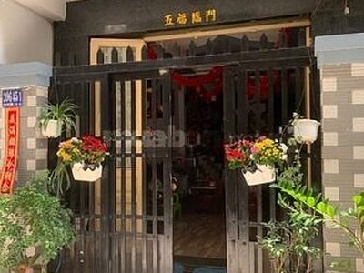 Cần người phụ bán đồ uống tại cửa hàng 1887