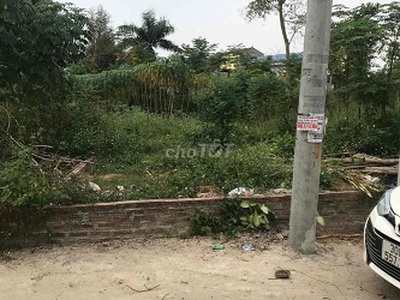 Cần người phụ bán đồ uống tại cửa hàng 1385