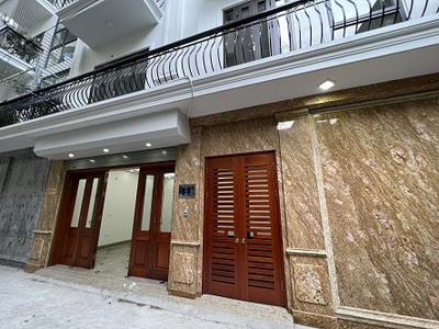 Cần người phụ bán đồ uống tại cửa hàng 1361