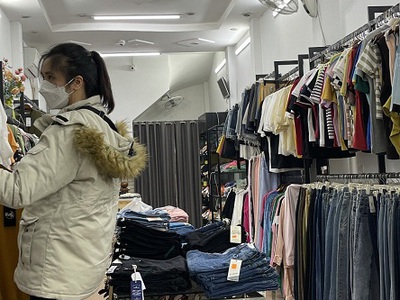 Cần người phụ bán đồ uống tại cửa hàng 1828
