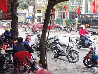 Cần người phụ bán đồ uống tại cửa hàng 1373