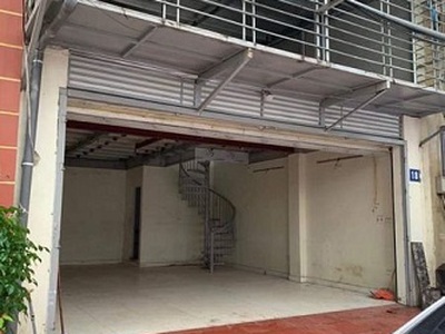 Cần người phụ bán đồ uống tại cửa hàng 1383