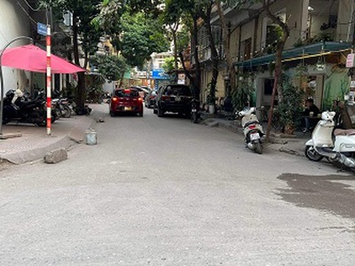 Cần người phụ bán đồ uống tại cửa hàng 1384