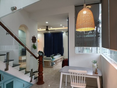 Cần người phụ bán đồ uống tại cửa hàng 1525