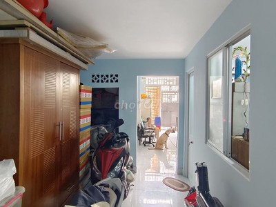 Cần người phụ bán đồ uống tại cửa hàng 525
