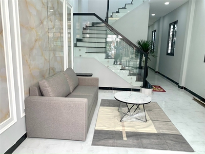 Cần người phụ bán đồ uống tại cửa hàng 569