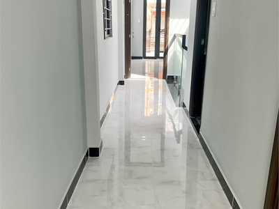 Cần người phụ bán đồ uống tại cửa hàng 572