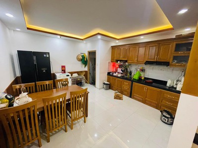 Cần người phụ bán đồ uống tại cửa hàng 2116