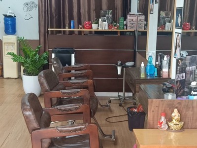 Cần người phụ bán đồ uống tại cửa hàng 665