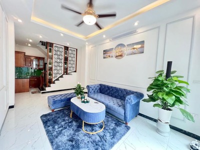 Cần người phụ bán đồ uống tại cửa hàng 1446