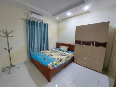 Cần người phụ bán đồ uống tại cửa hàng 498