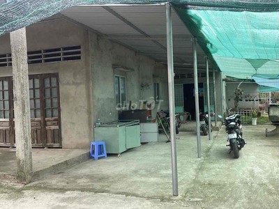 Cần người phụ bán đồ uống tại cửa hàng 954