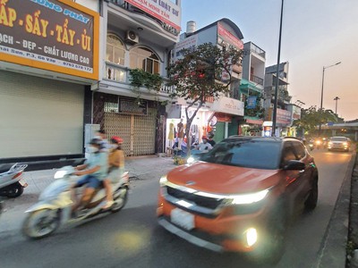 Cần người phụ bán đồ uống tại cửa hàng 1825