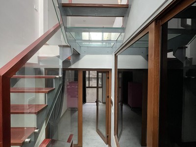 Cần người phụ bán đồ uống tại cửa hàng 1595