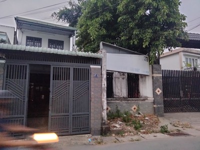 Cần người phụ bán đồ uống tại cửa hàng 1275
