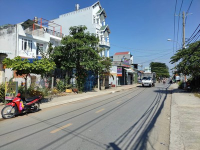 Cần người phụ bán đồ uống tại cửa hàng 614
