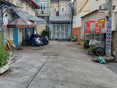 Cần người phụ bán đồ uống tại cửa hàng 554