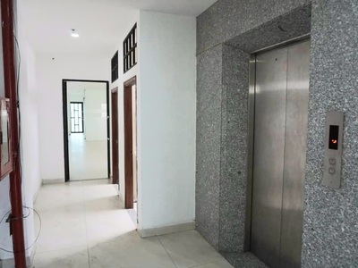 Cần người phụ bán đồ uống tại cửa hàng 743