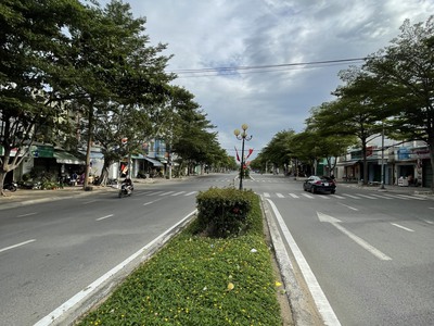 Cho thuê mặt bằng đất 2 mặt tiền đường trung tâm thống nhất 10x20m 2