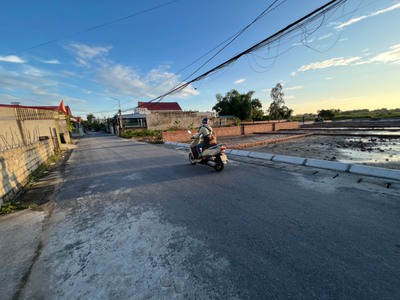 Cần người phụ bán đồ uống tại cửa hàng 965