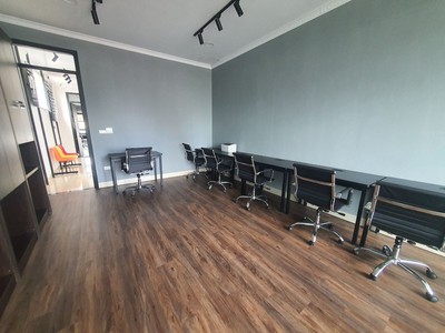 Cần người phụ bán đồ uống tại cửa hàng 773