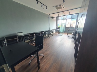 Cần người phụ bán đồ uống tại cửa hàng 774