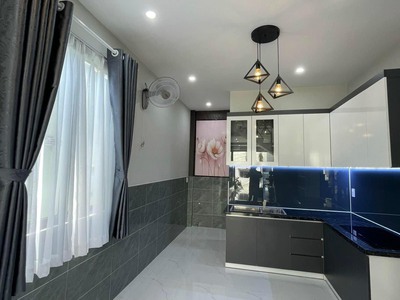 Cần người phụ bán đồ uống tại cửa hàng 504