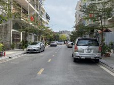 Cần người phụ bán đồ uống tại cửa hàng 528