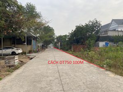 Cần người phụ bán đồ uống tại cửa hàng 968