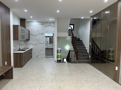 Cần người phụ bán đồ uống tại cửa hàng 845