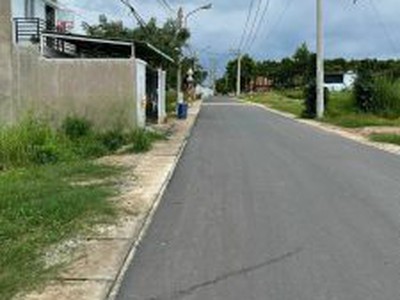 Cần người phụ bán đồ uống tại cửa hàng 1069