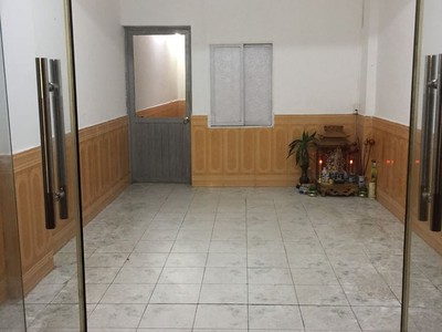 Cần người phụ bán đồ uống tại cửa hàng 1257