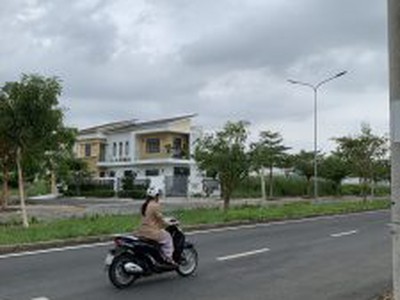 Cần người phụ bán đồ uống tại cửa hàng 1686