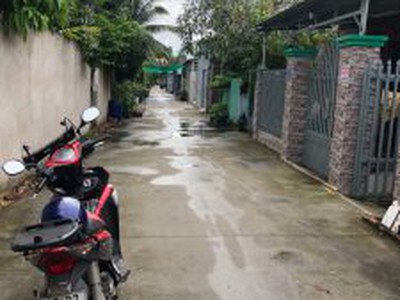 Cần người phụ bán đồ uống tại cửa hàng 1555