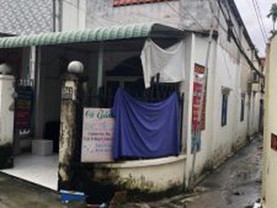 Cần người phụ bán đồ uống tại cửa hàng 1559