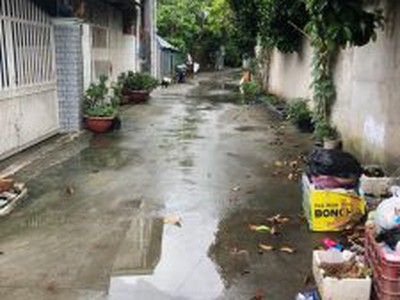 Cần người phụ bán đồ uống tại cửa hàng 1552