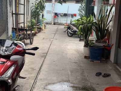 Cần người phụ bán đồ uống tại cửa hàng 1337