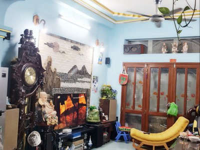 Cần người phụ bán đồ uống tại cửa hàng 1893