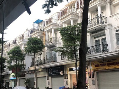 Cần người phụ bán đồ uống tại cửa hàng 1877