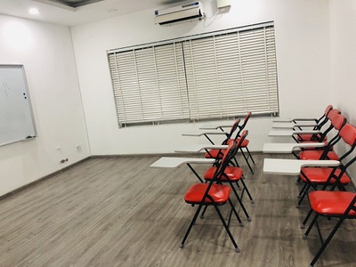 Cần người phụ bán đồ uống tại cửa hàng 1879
