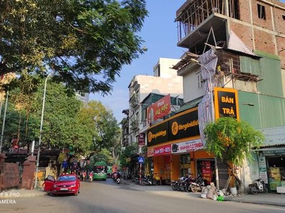 Cần người phụ bán đồ uống tại cửa hàng 1968